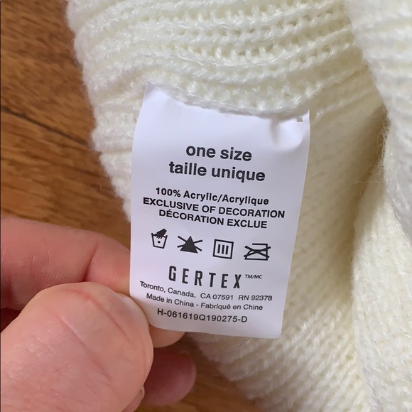 White knit pompom toque - Picture 2 of 2